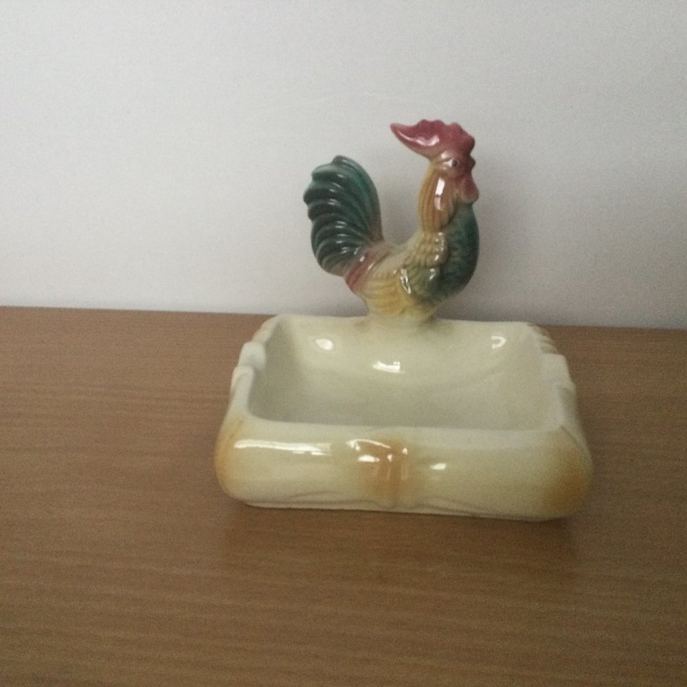 Vintage California Stewart B McCulloch ceramic small ashtray figurine rooster